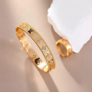 سوارة مع خاتم مستوحاة من فان كليف مطلية بالذهب عيار 18